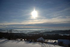 DSC_5151 Das ist der Ausblick vom Aussichtsturm auf dem Höchsten. Man sieht von hier aus bei klarem Wetter sehr gut die Alpenkette und natürlich den Bodensee (er...